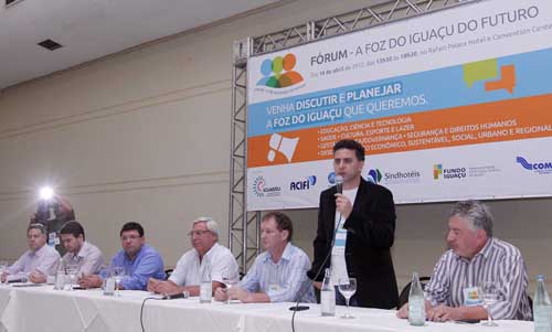 Em fórum inédito, lideranças e comunidade debatem e planejam o futuro de Foz do Iguaçu