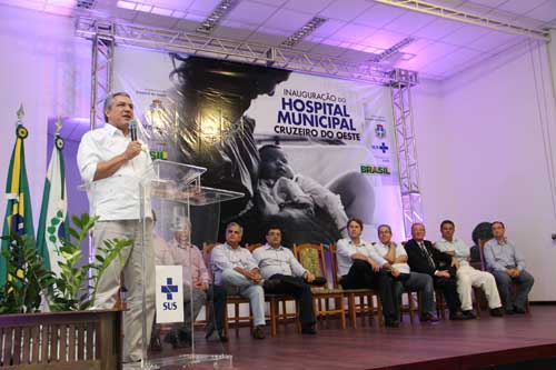 Jonas Guimarães participa de inauguração de hospital em Cruzeiro do Oeste