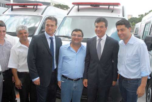 Governador Beto Richa entrega ambulâncias para reforçar atendimento na RMC